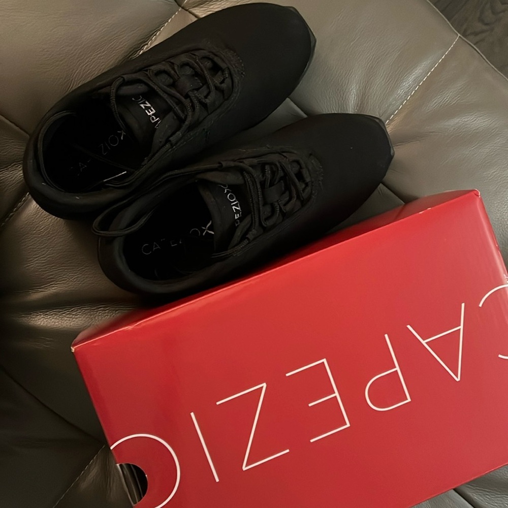 Capezio Canvas Dance Sneaker Women’s size 7
